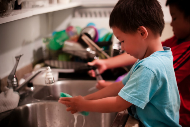 hands on responsibilities for toddlers, household chores benefit kids, 