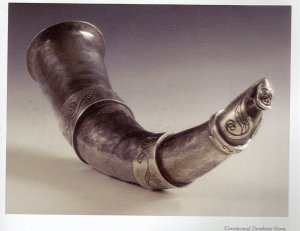 Ceremonial drinking horn. (smithing-chick.deviantart.com)